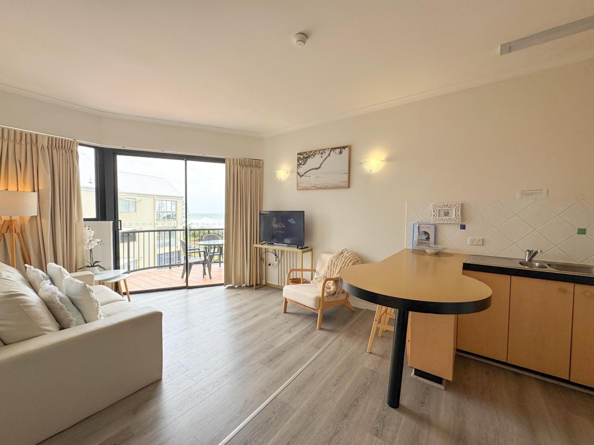 Ocean Views - Floor Apartment