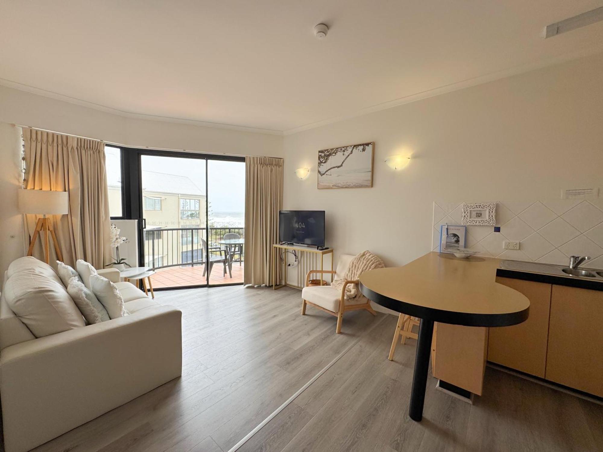 Ocean Views - Floor Alexandra Headland